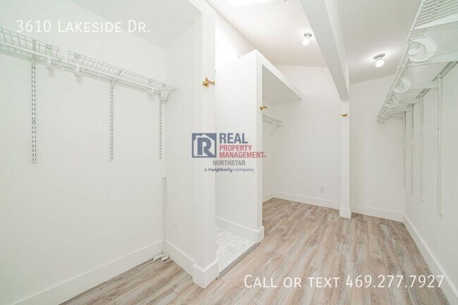 Building Photo - 3610 Lakeside Dr