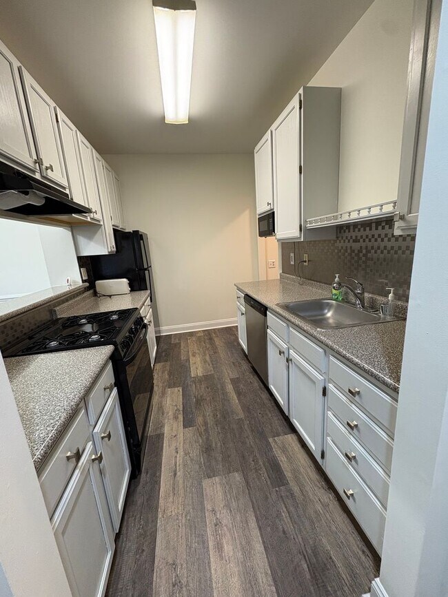 Building Photo - 2702 Waters Edge Dr