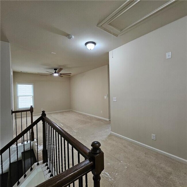 Building Photo - 426 Suwanee Pk Ter