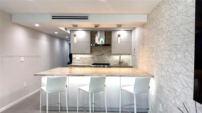 Building Photo - 405 N Hibiscus Dr