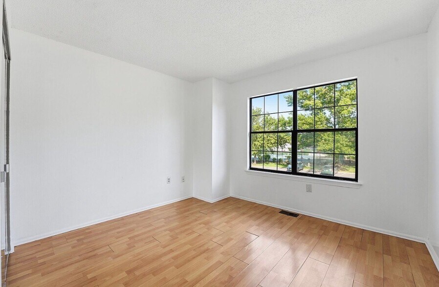 Building Photo - 2 Veros Ln