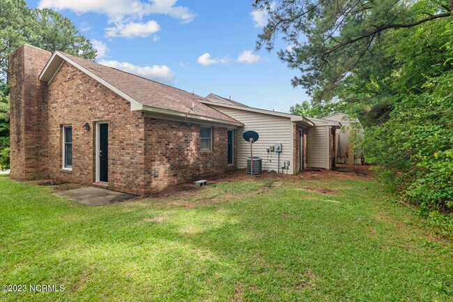 Building Photo - 111 Windsor Ct