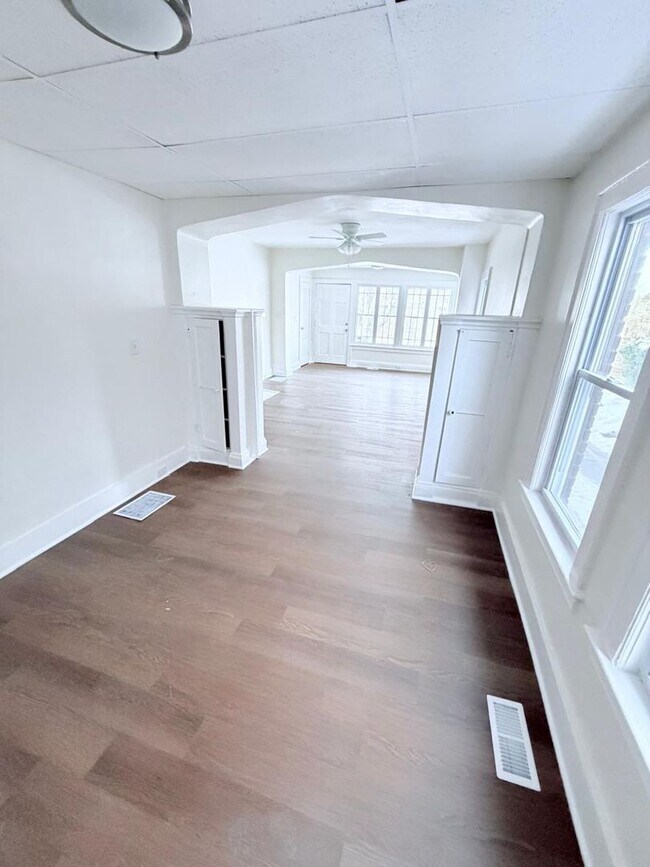 Building Photo - 3242-3242 Sycamore Rd