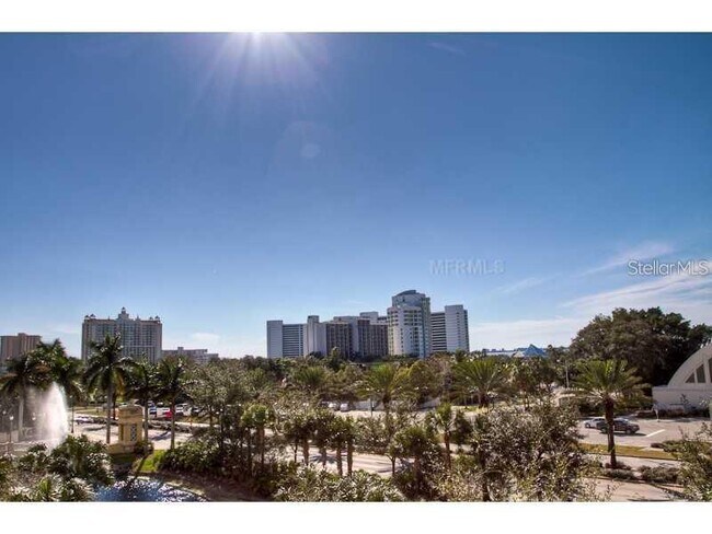 Building Photo - 800 N Tamiami Trl