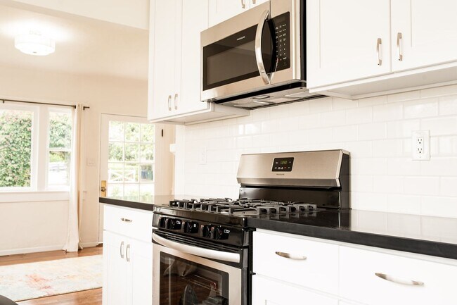 Building Photo - 2018 Monterey St