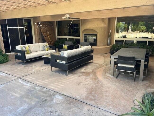 Building Photo - 49105 Casa Del Rio