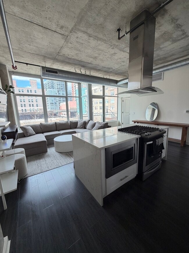 Building Photo - 50 E 16th St