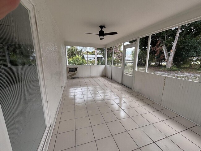 Building Photo - 1160 E 12th St