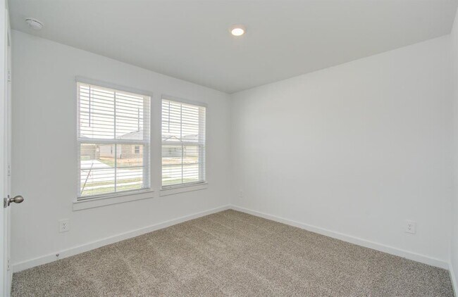 Building Photo - 8707 Shumard Oak Dr