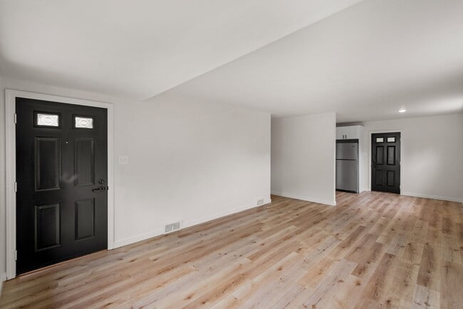 Building Photo - AVAILABLE SEPT 1ST!! BEAUTIFUL 3 BEDROOM HOME IN WILKINS TOWNSHIP!