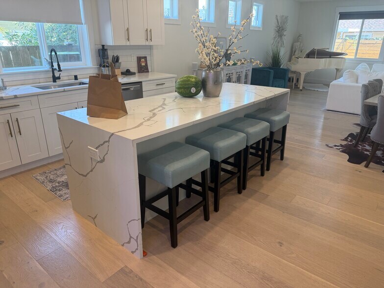 Dining room - 10448 3rd Ave SW