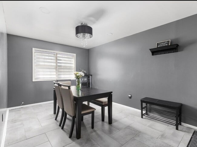 Building Photo - 8446 Willow Glen Ct