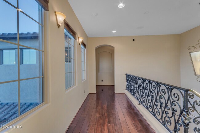 Building Photo - 2322 E Samantha Way
