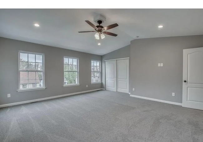 Building Photo - 533 Maple St