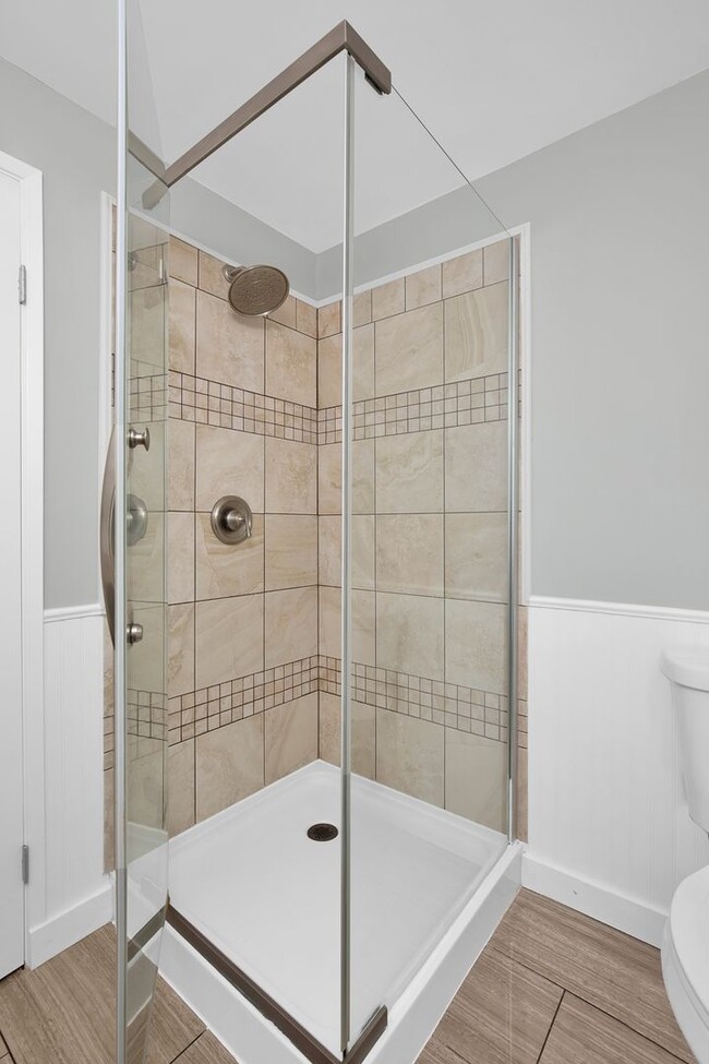 Building Photo - 17145 NE 5th Pl