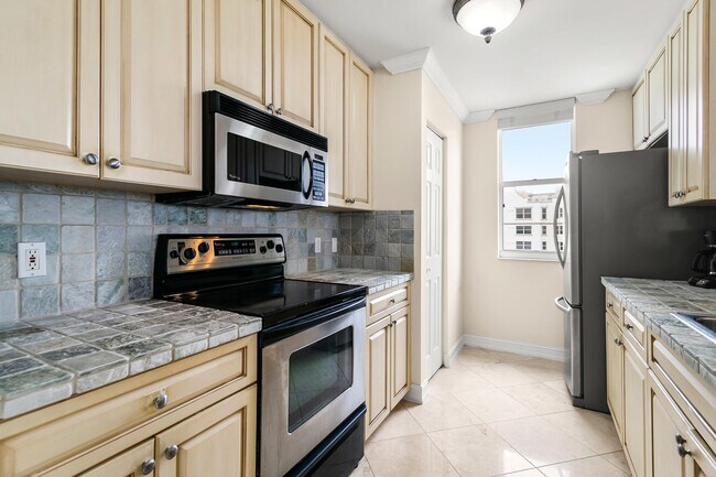 Building Photo - 3594 S Ocean Blvd