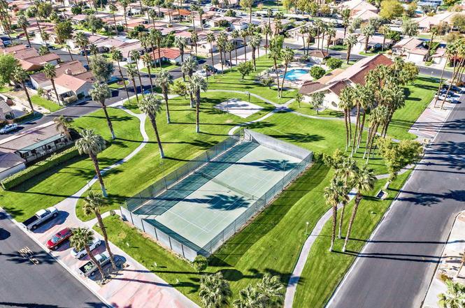 drone view courts - 77949 Calypso Rd