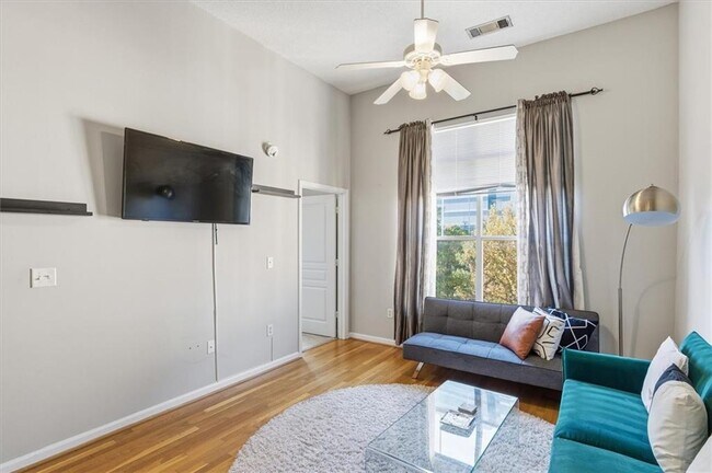 Building Photo - 10 Perimeter Summit Blvd