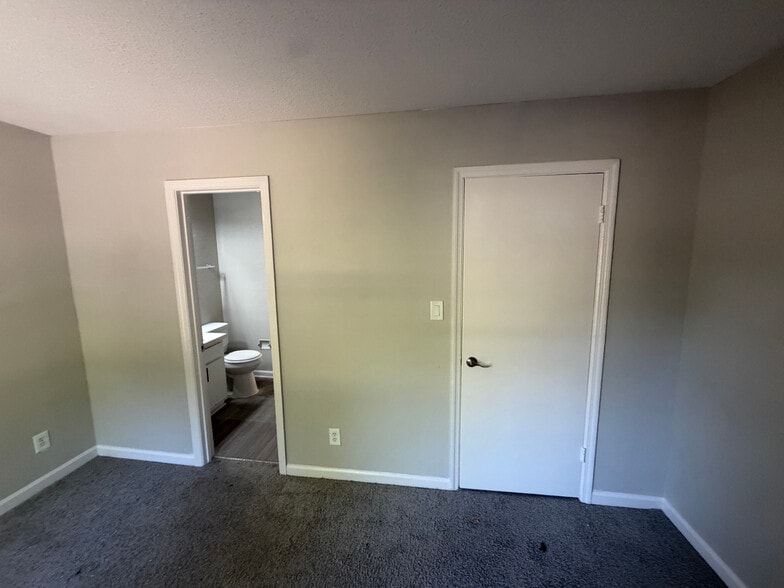 Building Photo - Room in Apartment on Winterbrook Ct
