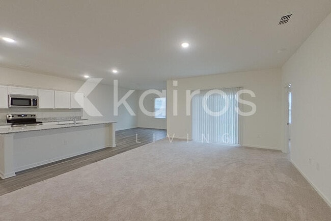 Building Photo - 653 Castillo Dr