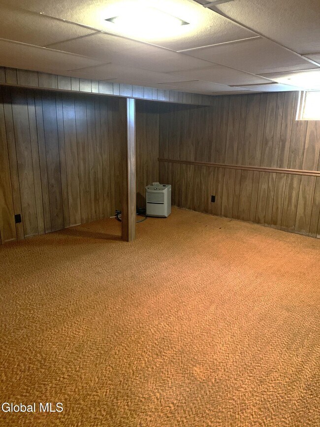 Building Photo - 15 Grounds Pl