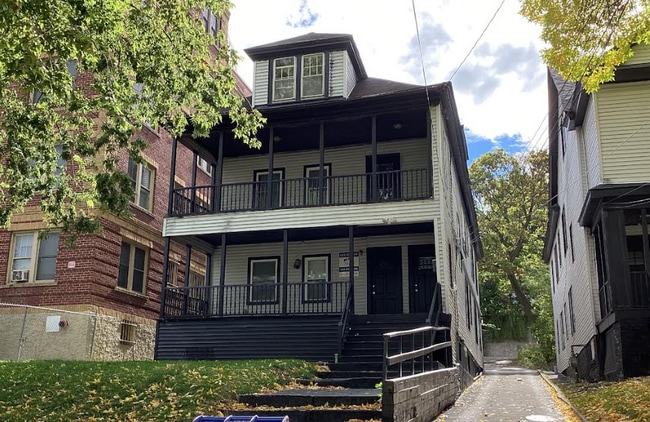 Building Photo - 1526 E Genesee St