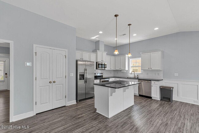 Building Photo - 203 Pastoral Ct