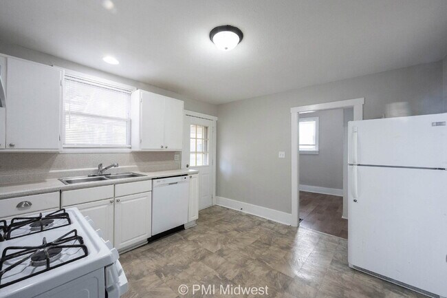 Building Photo - 411 S East St