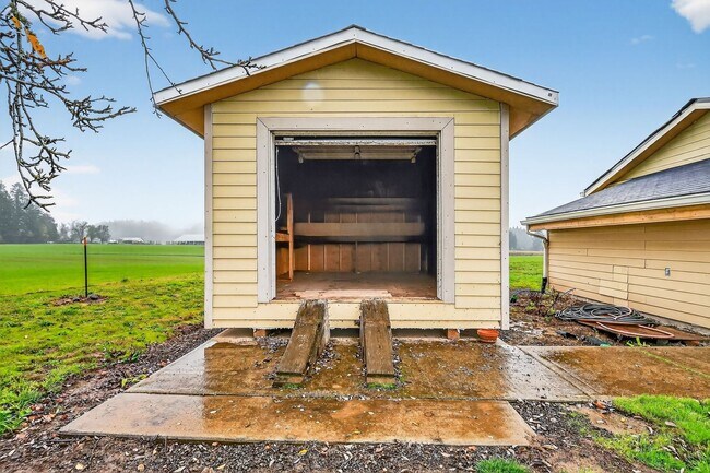 Building Photo - 6720 SW Minter Bridge Rd