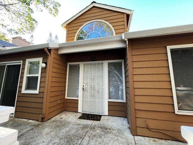 Building Photo - 2546 Alveswood Cir