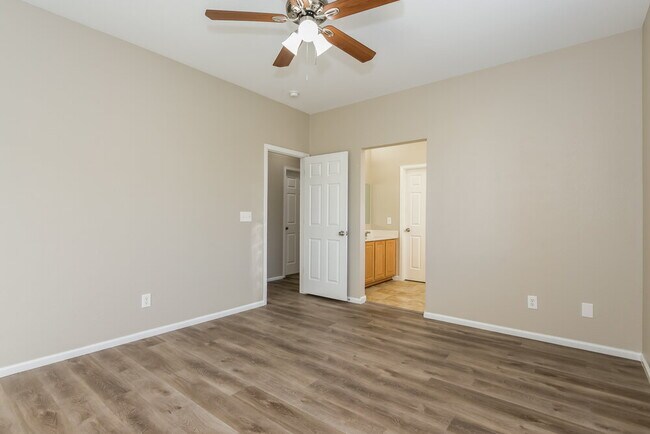 Building Photo - 6802 W Remington Pl