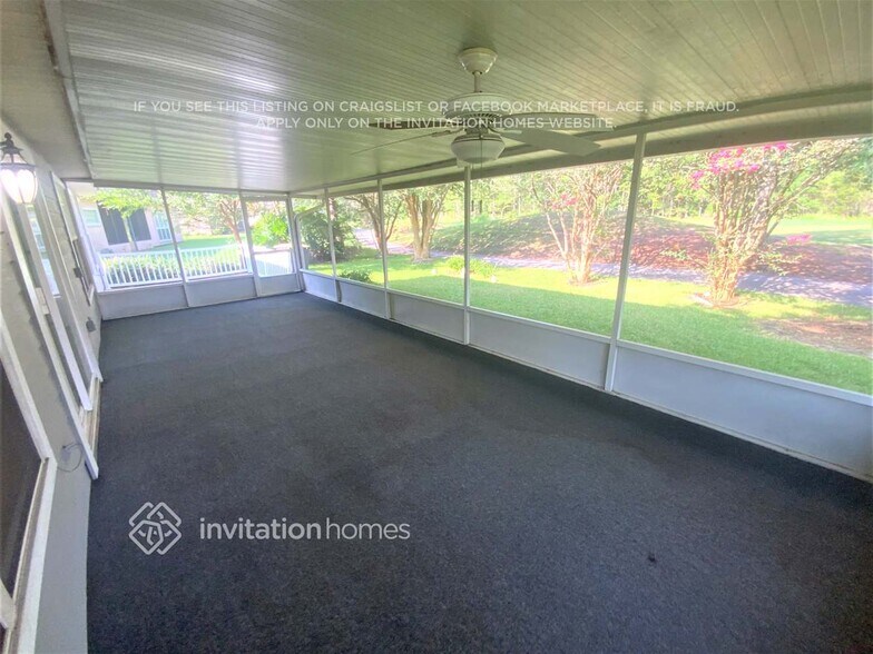 Building Photo - 5666 Plum Hollow Dr W