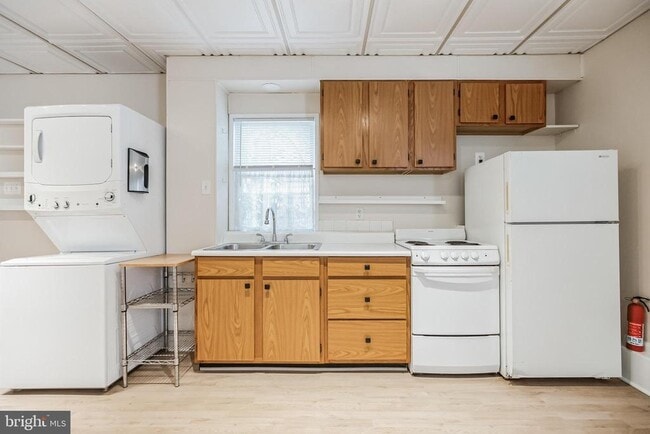 Building Photo - 808 Monroe Ave