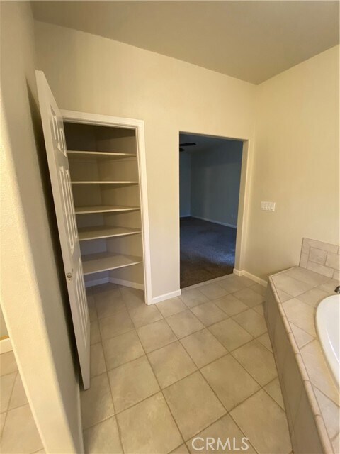 Building Photo - 18896 N Shore Dr