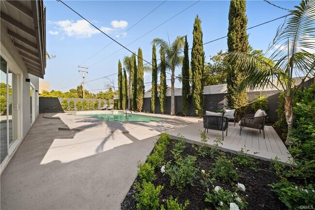 Building Photo - 553 Sturgeon Dr