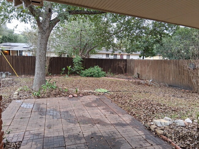 Building Photo - 4606 Begonia St