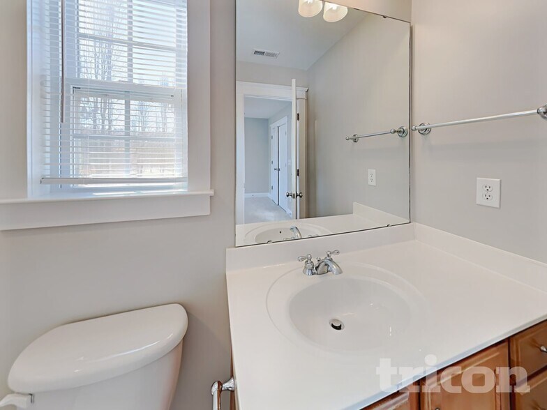 Building Photo - 150 E Morehouse Ave