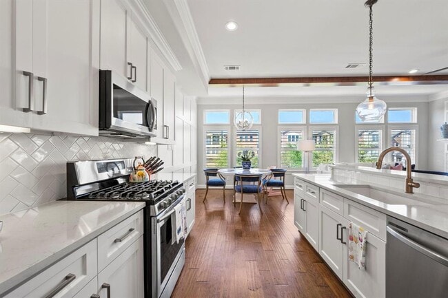 Building Photo - 11025 Upland Forest Dr