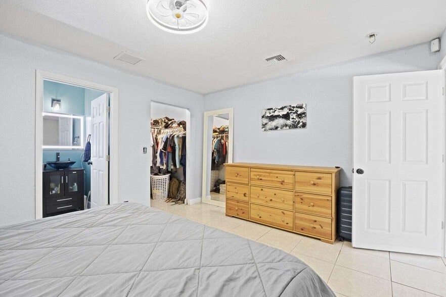 Building Photo - 1651 Suwanee Dr