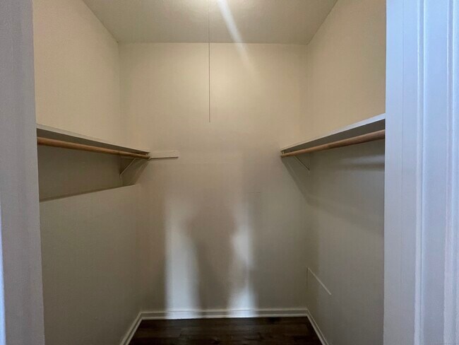 Building Photo - 513 Emmett St