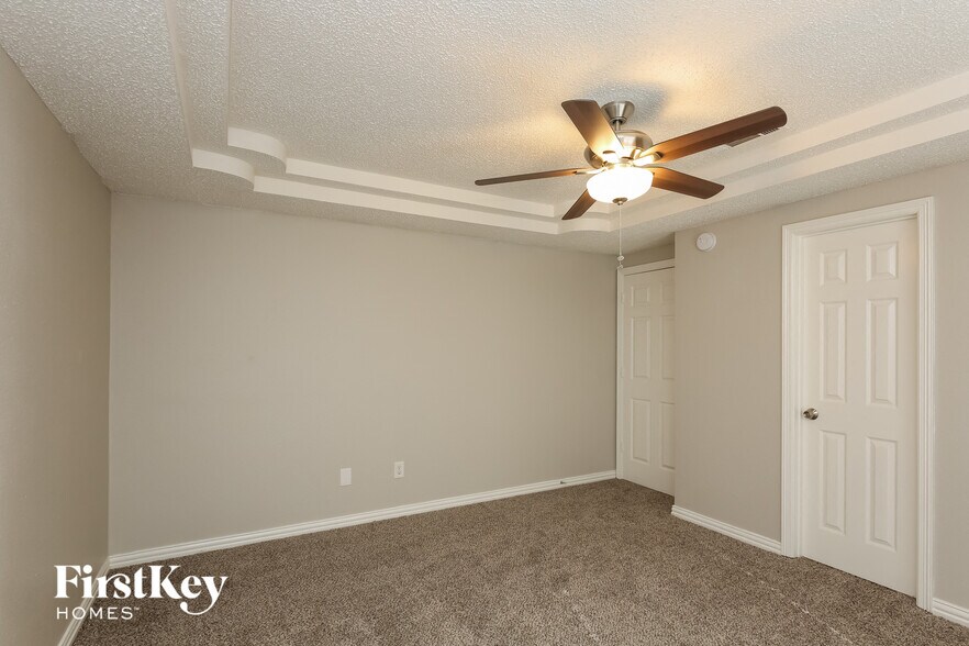 Building Photo - 805 Shadybrook Ln