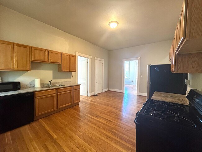 Building Photo - 30 Conklin St