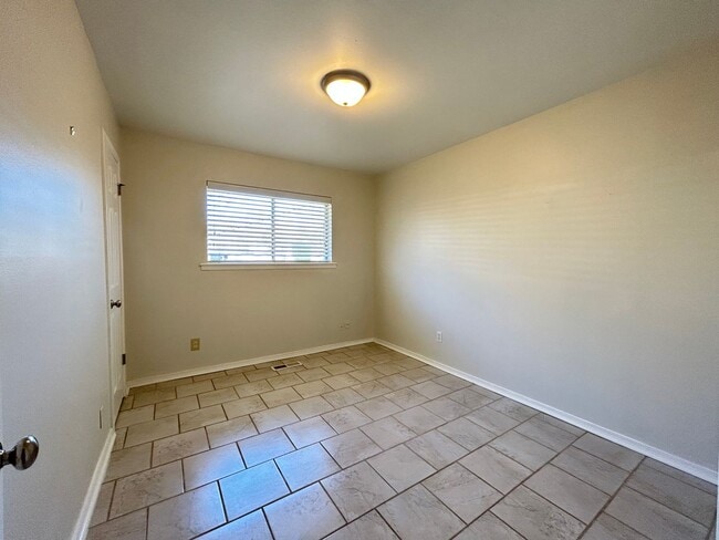 Building Photo - For Lease | Midtown Tulsa - Duplex | Avail...