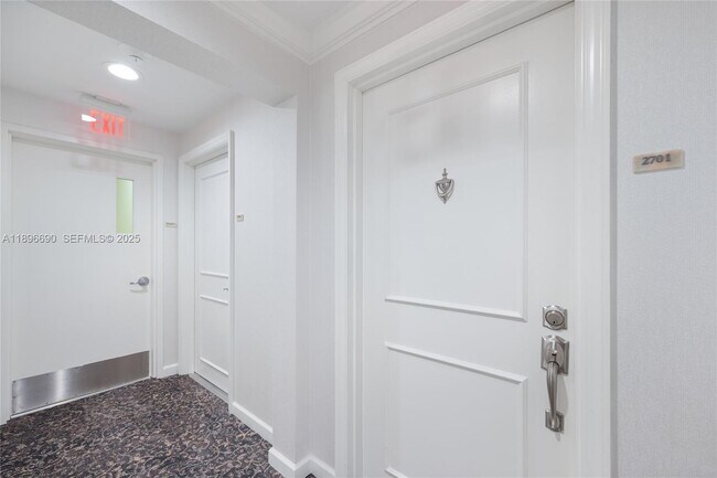 Building Photo - 411 N New River Dr E