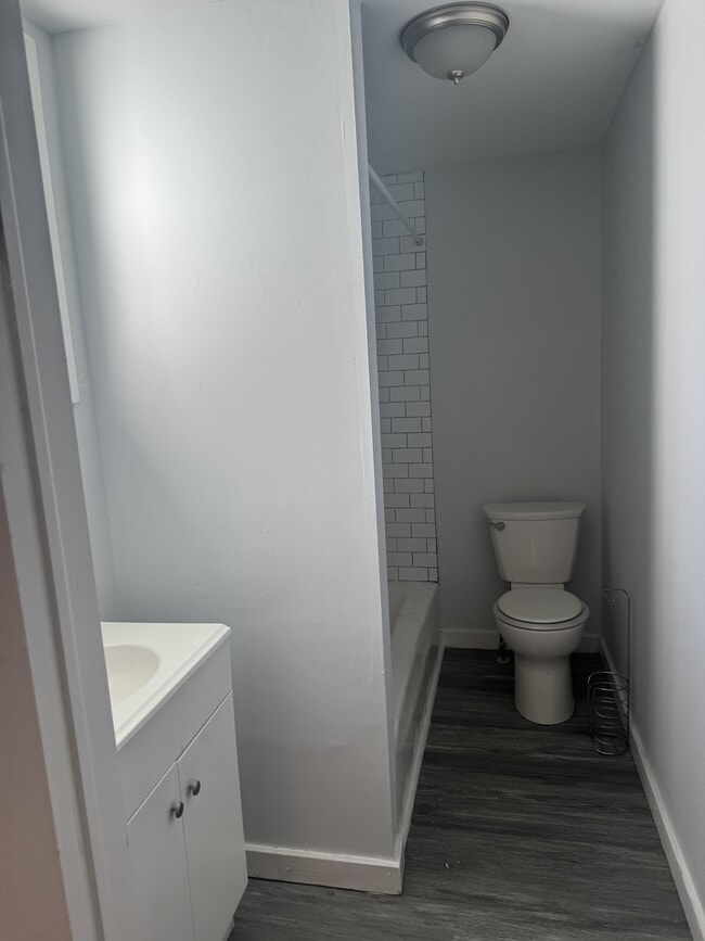 Building Photo - 70 Highlawn St