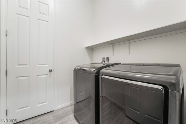 Building Photo - 9117 Sag Vly Ct
