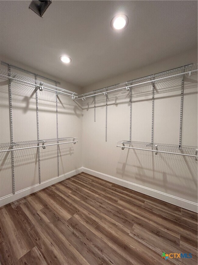 Building Photo - 521 Willow Ave