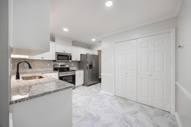 Building Photo - 638 Goodale Ln