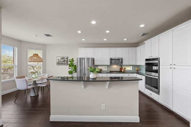 Building Photo - 1301 Horseback Hollow