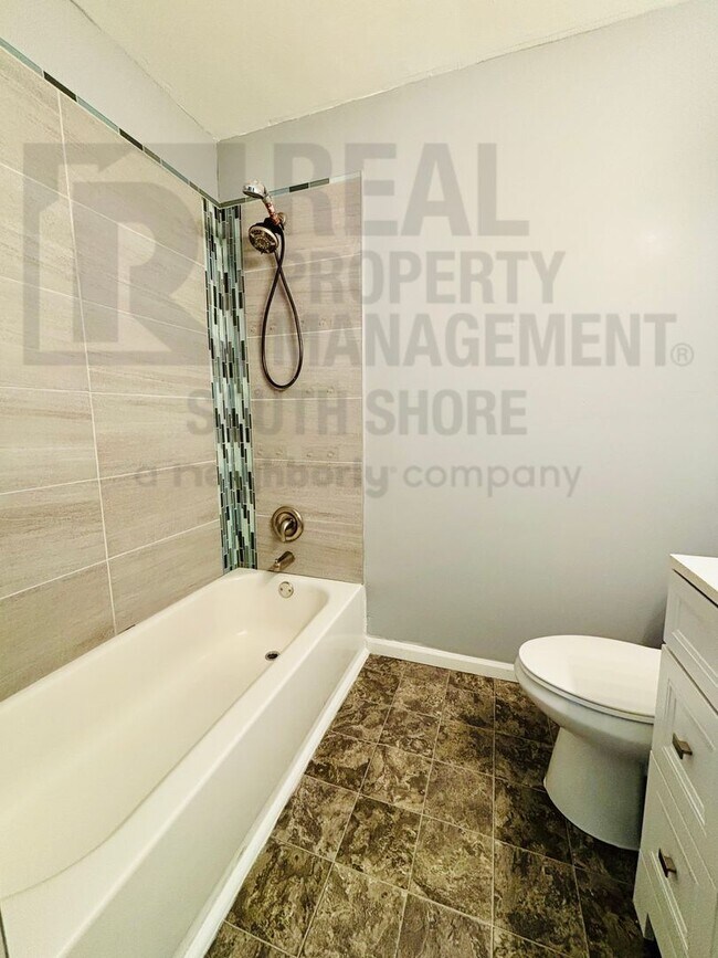 Building Photo - Remodeled 4 Bed/2 Bath Home w/ Garage & Large Backyard